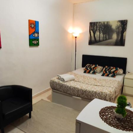 Отель Habitacion En Centro De Барселона Экстерьер фото