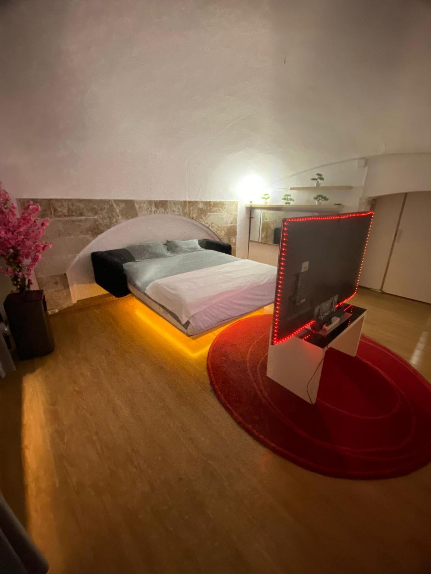 Отель Habitacion En Centro De Барселона Экстерьер фото